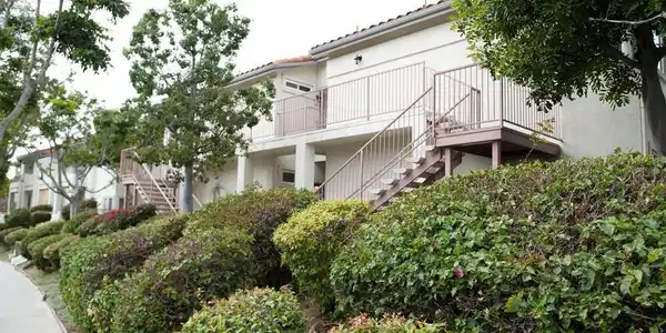 585 Lands End Way