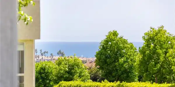 60 Corniche