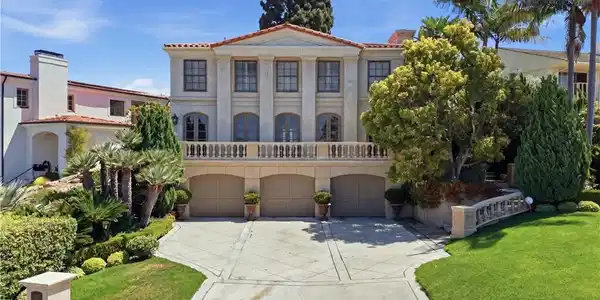 2952 Via Alvarado