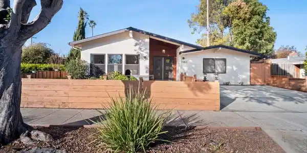 1262 Manzano Way
