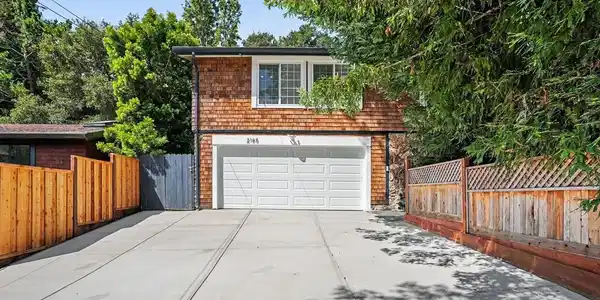 2185 Trafalgar Pl