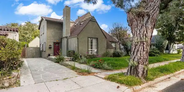 3033 Virginia Avenue