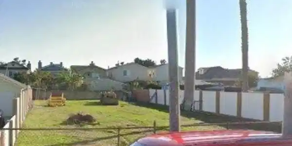 624 E Pacific