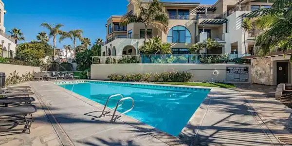 5490 La Jolla Blvd