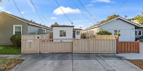5121 Burlingame Ave