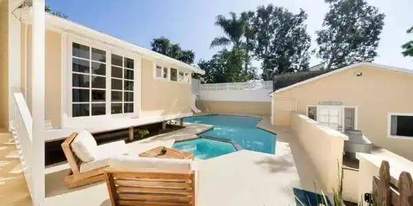 541 Oak Street