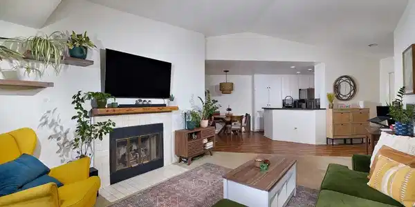 7027 Camino Degrazia