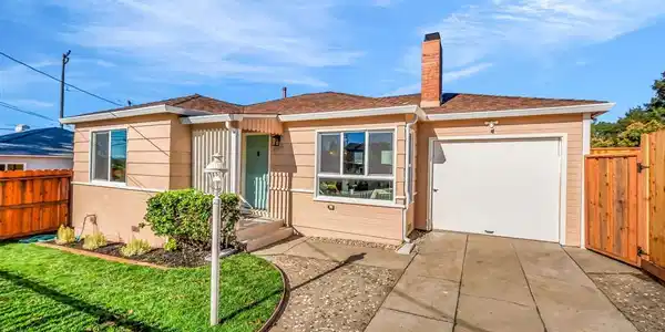 7007 Manila Ave