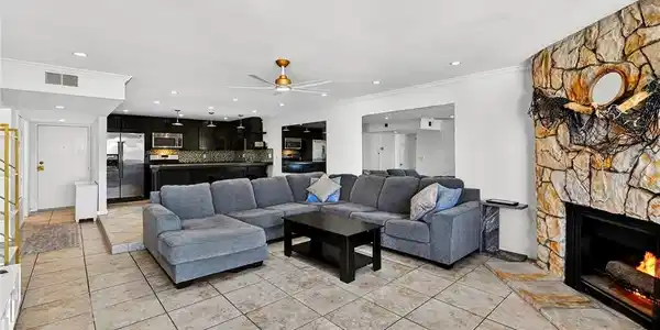 2501 S El Camino Real