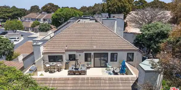 686 Island View Circle
