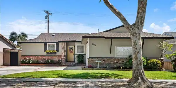 852 Kallin Avenue