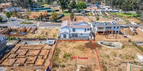851 Toyopa Drive
