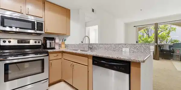 680 Camino De La Reina