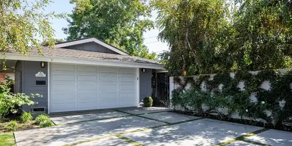 2043 N Capella Court