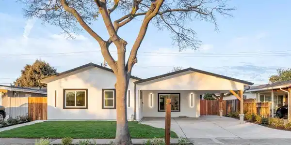 709 Lakebird Drive