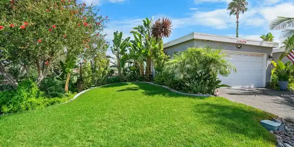 3747 S Vista Campana
