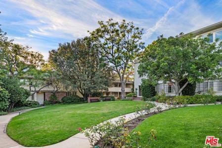 11901 W Sunset Boulevard