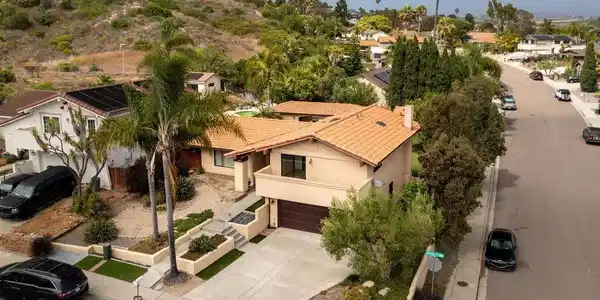 4798 Hillside Drive