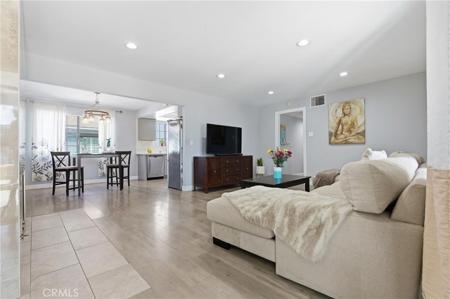 2599 Walnut