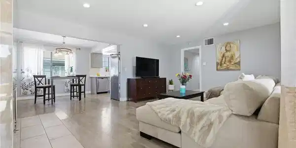 2599 Walnut