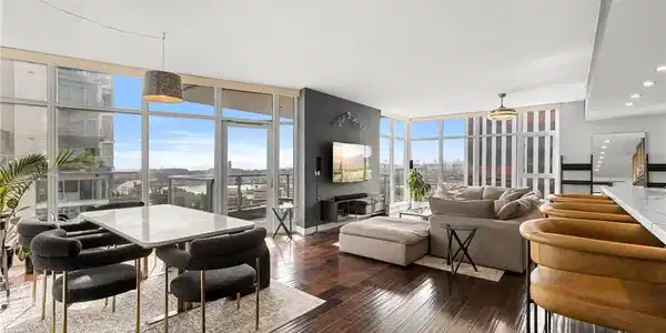 400 W Ocean Boulevard