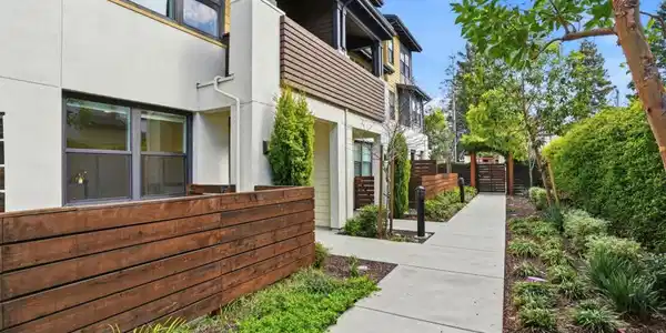 24 Avondale Avenue