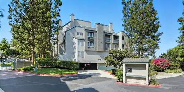 1360 W Capitol