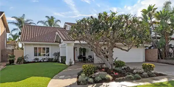 9560 La Amapola Avenue