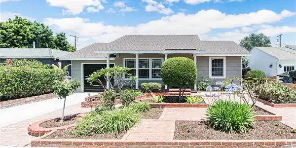 5449 E Fairbrook