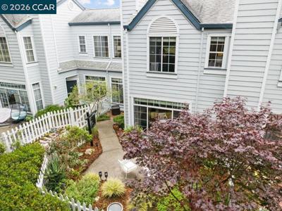 208 Commodore Dr