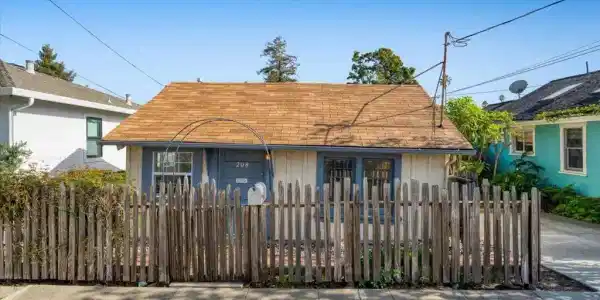 208 Mountain View Avenue