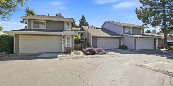 2487 Heathrow Ln