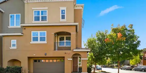 5724 Pandorea Terrace