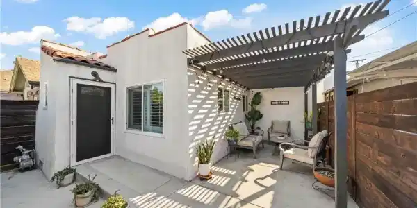 2324 E 14th