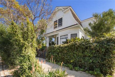 628 W 10th Street