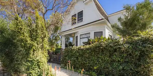 628 W 10th Street