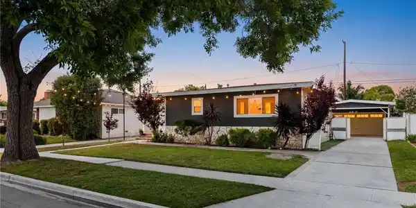 2335 Carfax