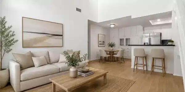 27300 Avenida De La Plata