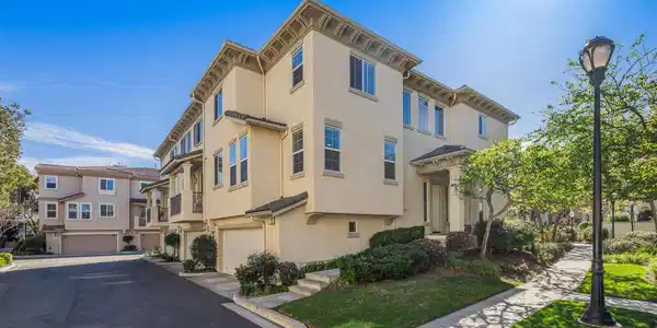 1240 Bayside Lane