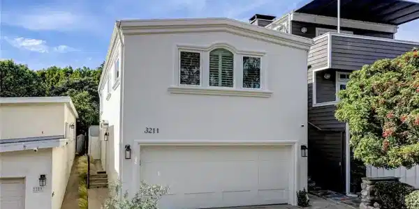 3211 N Valley