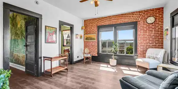325 W 3rd Street