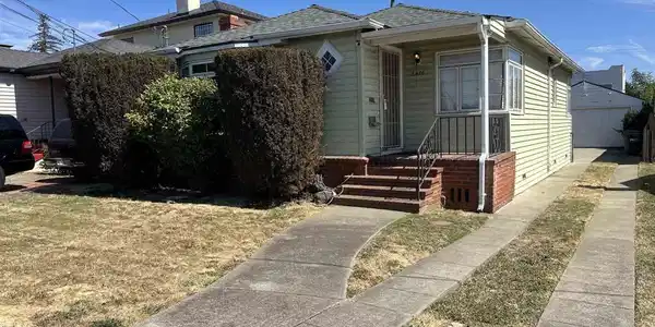 2326 Maywood Ave