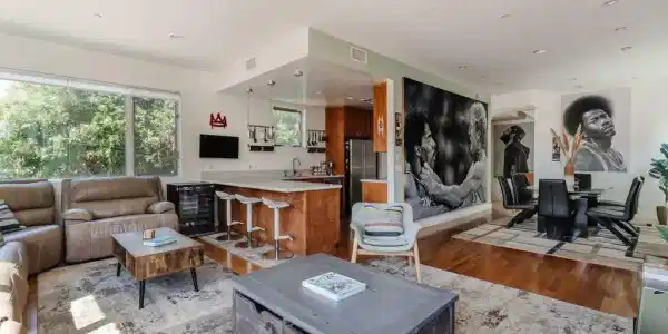 302 S Venice Boulevard