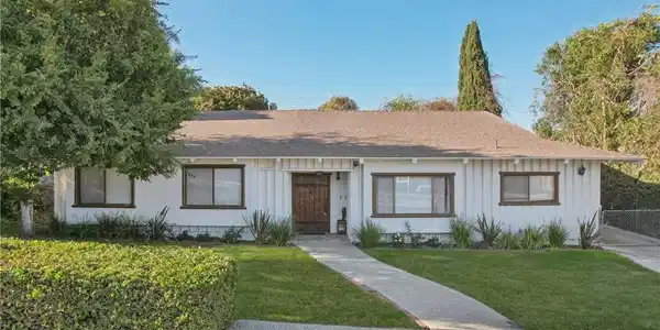 9 Moccasin Lane