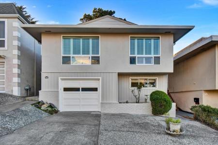 16 Christopher Court