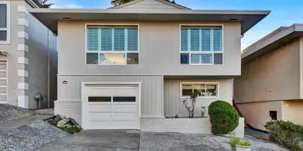 16 Christopher Court