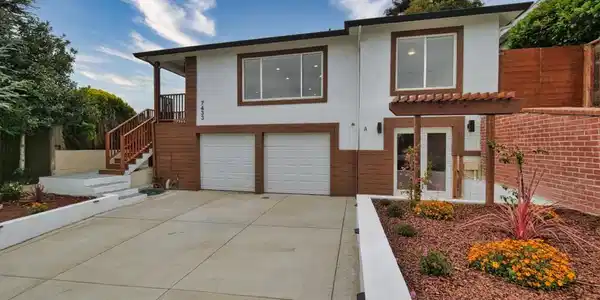 7433 Moeser Lane