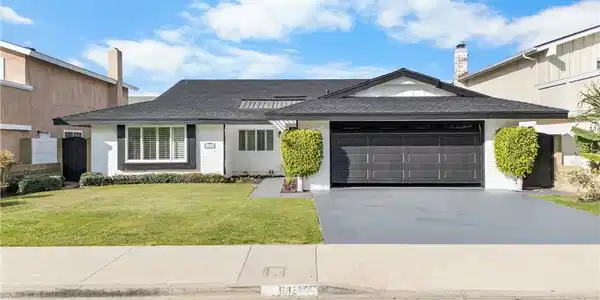 6821 Loyola Drive