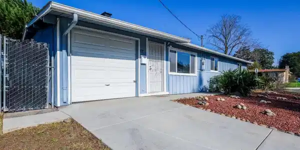 210 Baywood Dr