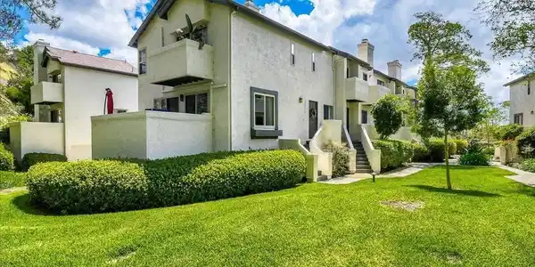1262 River Glen Row